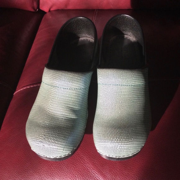 Sanita Clogs in pale green snakeskin - Picture 3 of 4